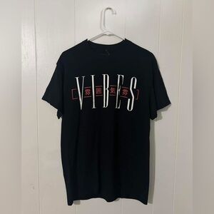 “Vibes” with Chinese Characters/Letters Short Sleeve Men’s Tee Shirt
